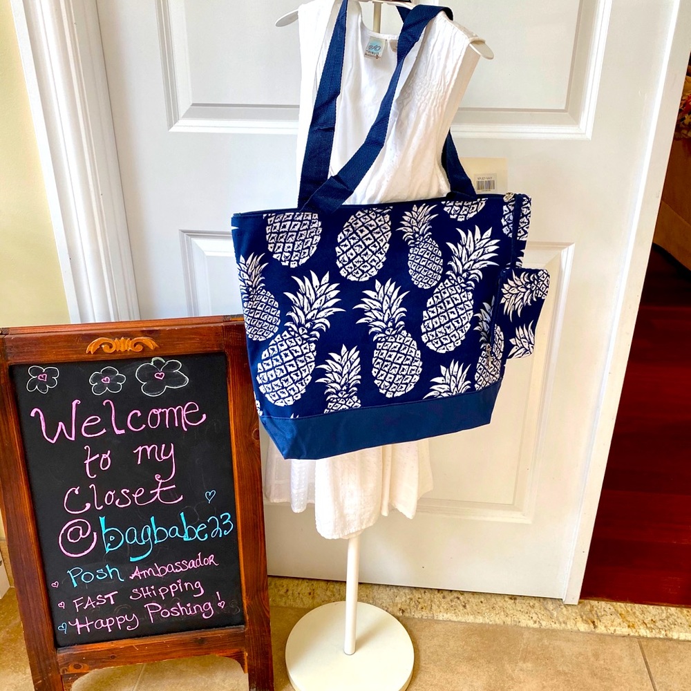🌞Pineapple Large Navy Tote Beach bag! New!